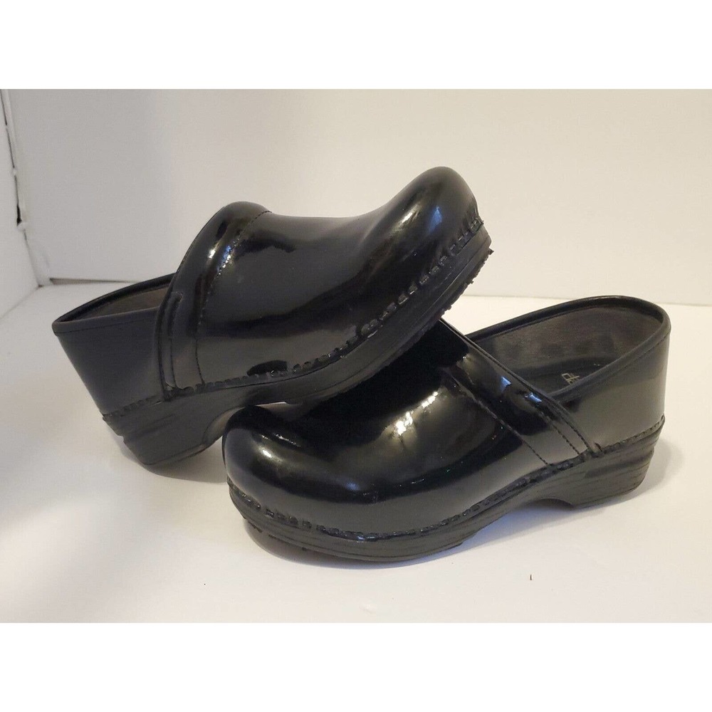 Women's Size 38~~US Size 7.5/8 Matte Black Leather Dansko Shoes